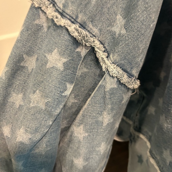 Oli & Hali Blue Star Pattern Denim Top Sz L - Picture 8 of 11